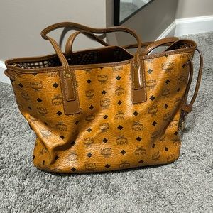 MCM Reversible Tote & clutch